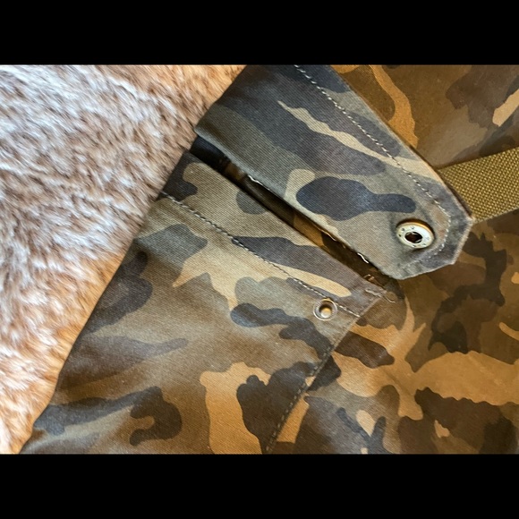 Camouflage pants, elastic at the ankle with belt. Size L, but fits 8 - Picture 5 of 5